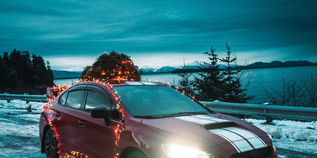 Россиян сурово накажут за елочные гирлянды на авто в новогодние праздники