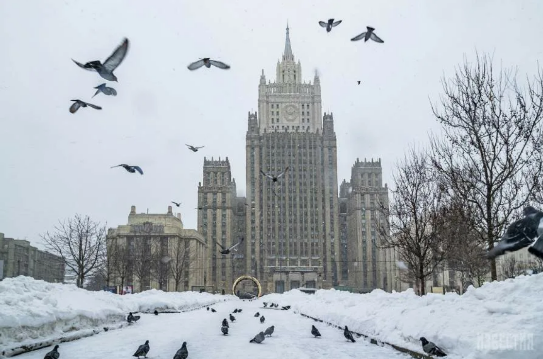 На илл.: Здание Министерства иностранных дел России