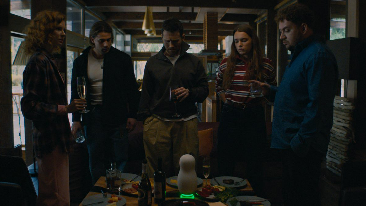 Кадр из фильма «Голосовой помощник», Irsna Media, 2025