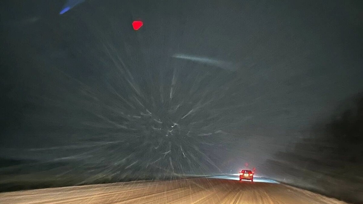    Трассу в Родионово-Несветайском районе Ростовской области замело снегом.   Анна Ивченко / rostovgazeta.ru