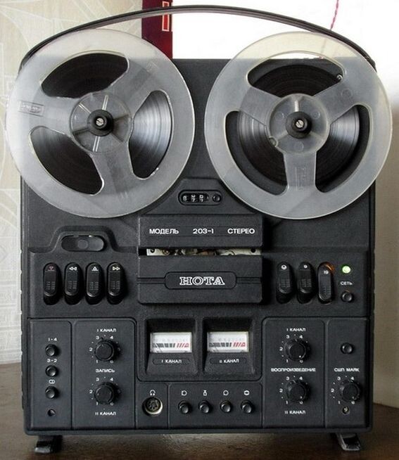 Советская магнитофонная приставка "Нота-202" по состоянию на 1982 год. эта "Нота" была у меня до самого начала 90-х
