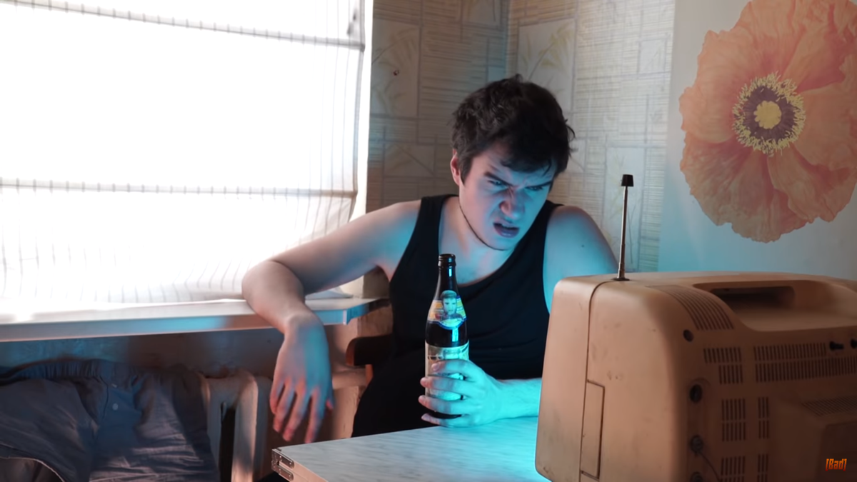 BadComedian в образе своего типичного фаната...