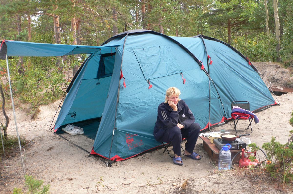 Перед завтраком у палатки