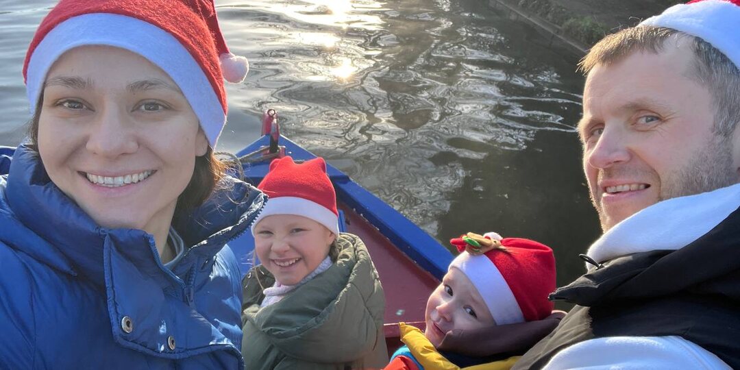 Поехали к Санте на лодке: расскажу, где ещё можно встретить английского Деда Мороза