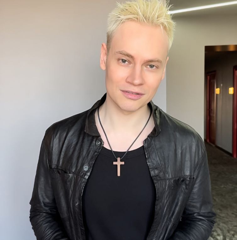 Как не пиши, что билеты на SHAMANa не раскупаются - все равно будет аншлаг. Из интернета 