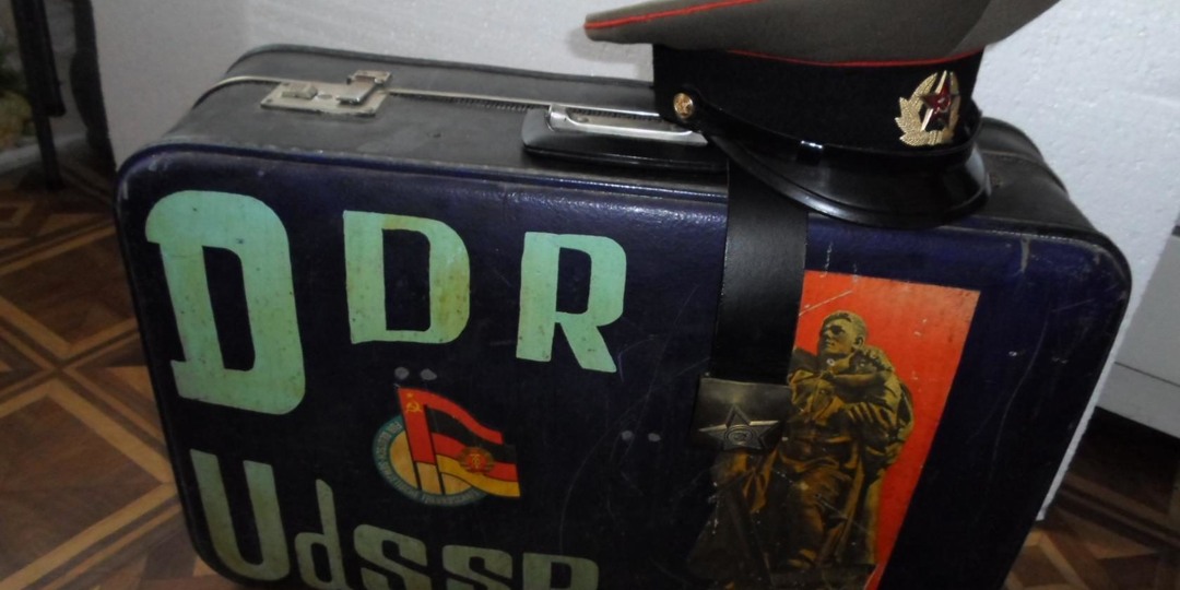 "А ну-ка убери свой чемоданчик!"