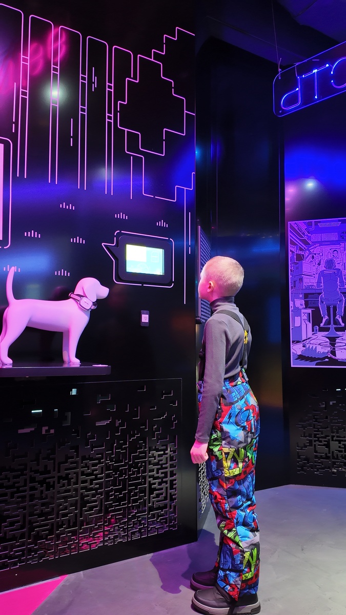 Общение с "умным" ошейником(фото автора). 