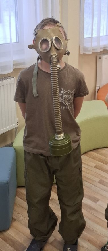 Прислали поздравление из лагеря. Ребёнок рад самому длинному хоботу :-)