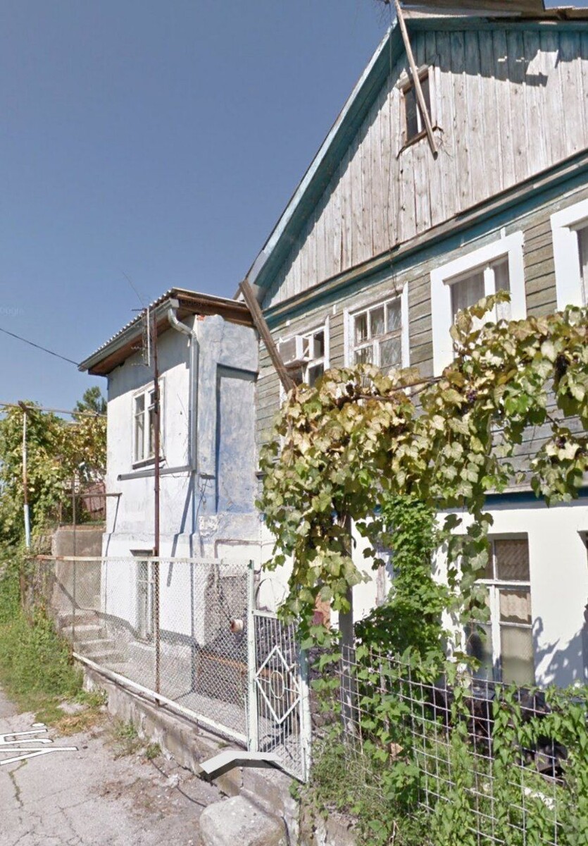 Нашла наш дом на гугл картах 13 лет назад, купили мы его 5 лет назад в более печальном виде. 