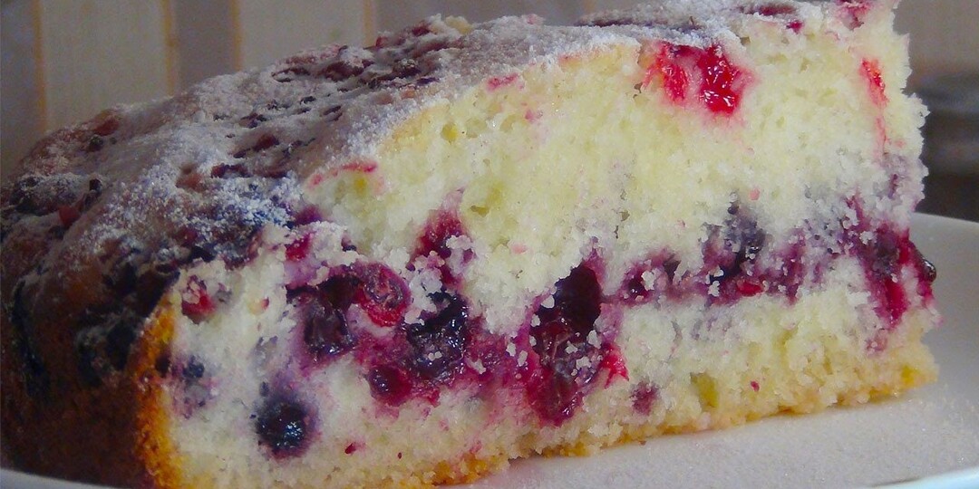 Пирог с замороженными ягодами: вкус лета в любое время года 🍒🥧