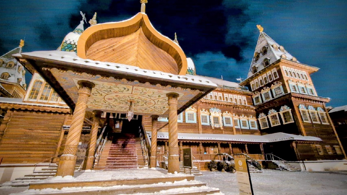 Воссозданный деревянный дворец Царя Алексея Михайловича Романова