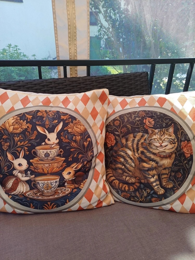 2 Подушки из ткани с принтами handmade, рисунок "Алиса в Стране Чудес" в стиле Уильяма Морриса от ARTGARDEN
