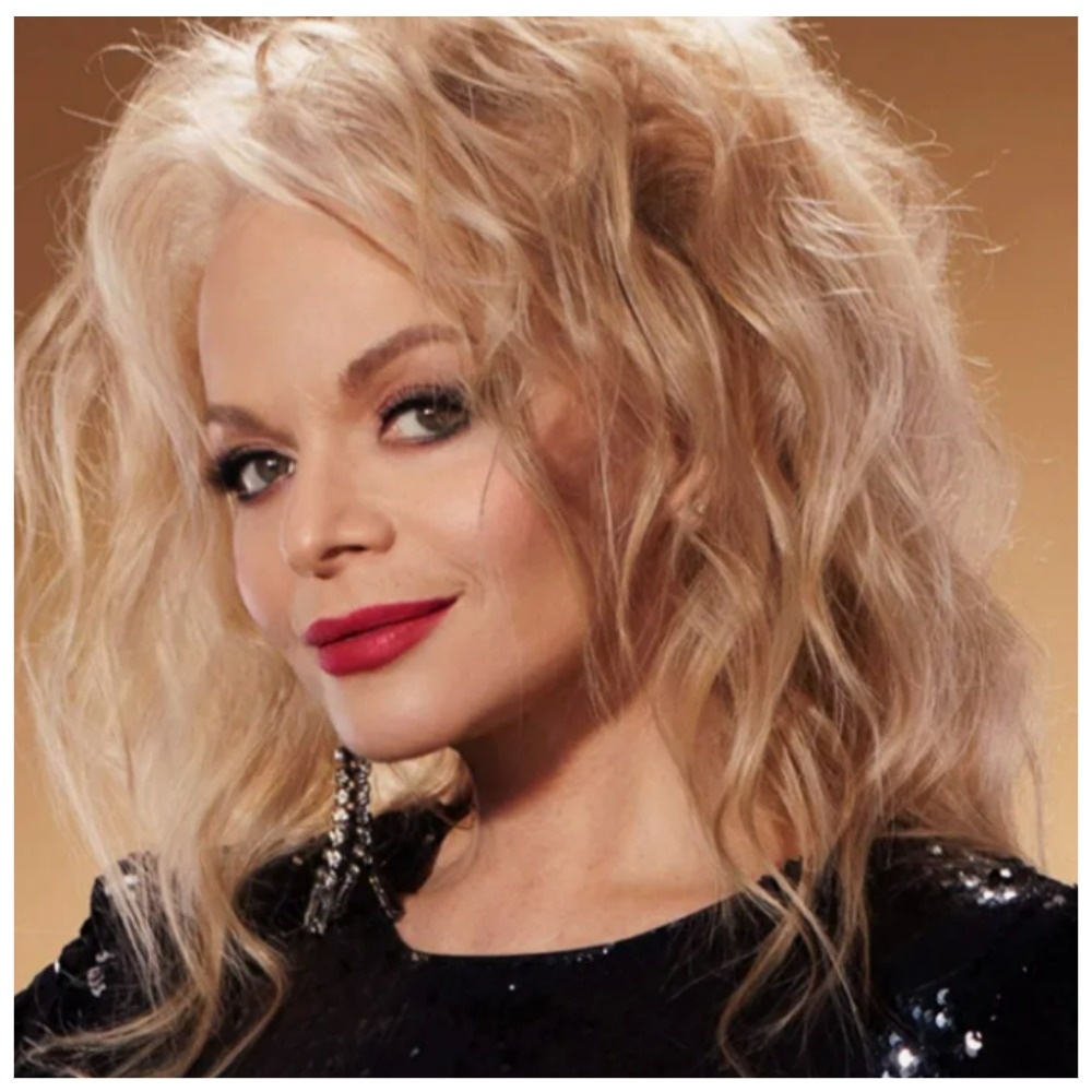 Фото артистки после обработки. Напимню, ей 71 год пошел.