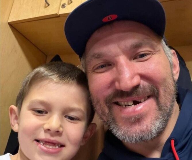    Овечкин и сын без зубов, фото соцсети