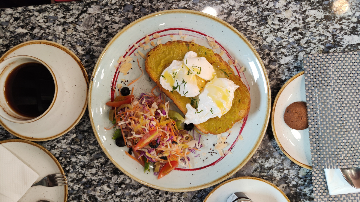 Авакадо-тост.