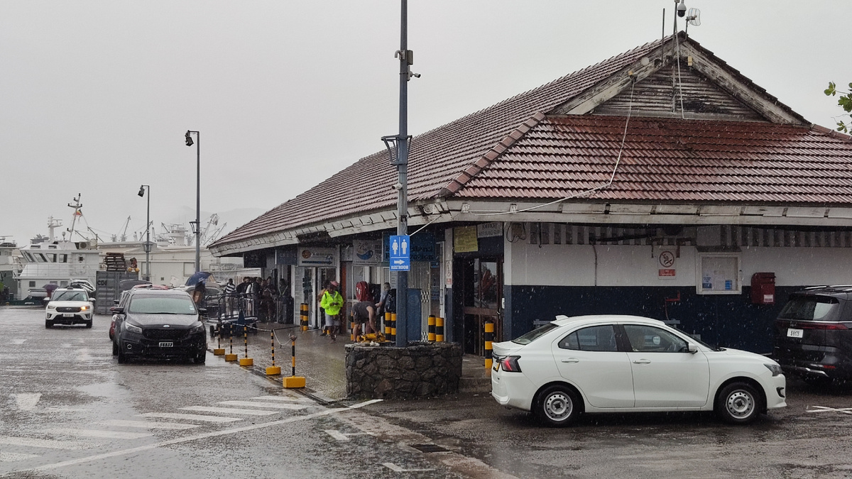 Паром на острове Mahe.