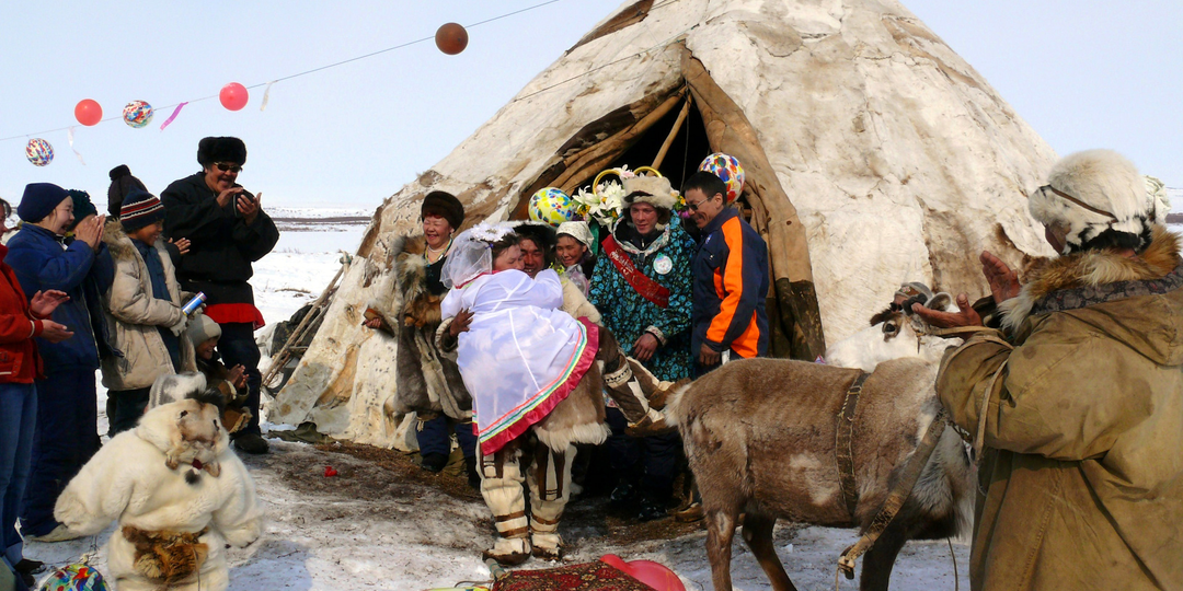 Диковинные обычаи чукчей: свадьбы, обмен женами и другие семейные традиции Севера