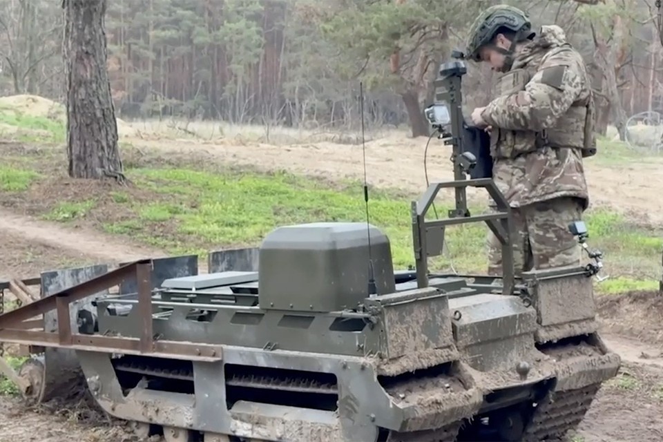    Ивановские десантники успешно осваивают и применяют наземные робототехнические комплексы в Херсонской области