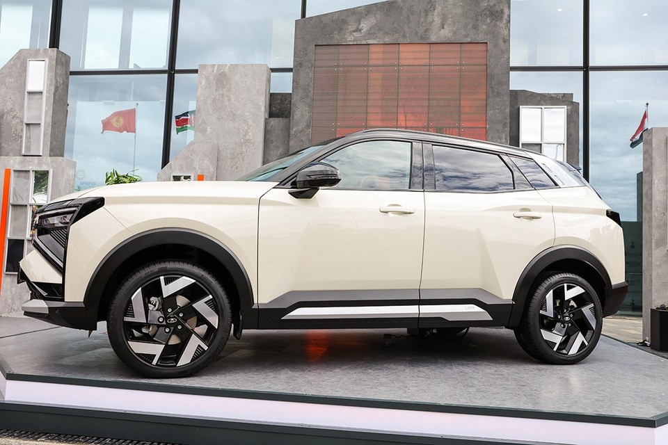    Кроссовер Lada Azimut – вторая за два года премьера «АвтоВАЗа», вслед за Lada Iskra. GLOBAL LOOK PRESS