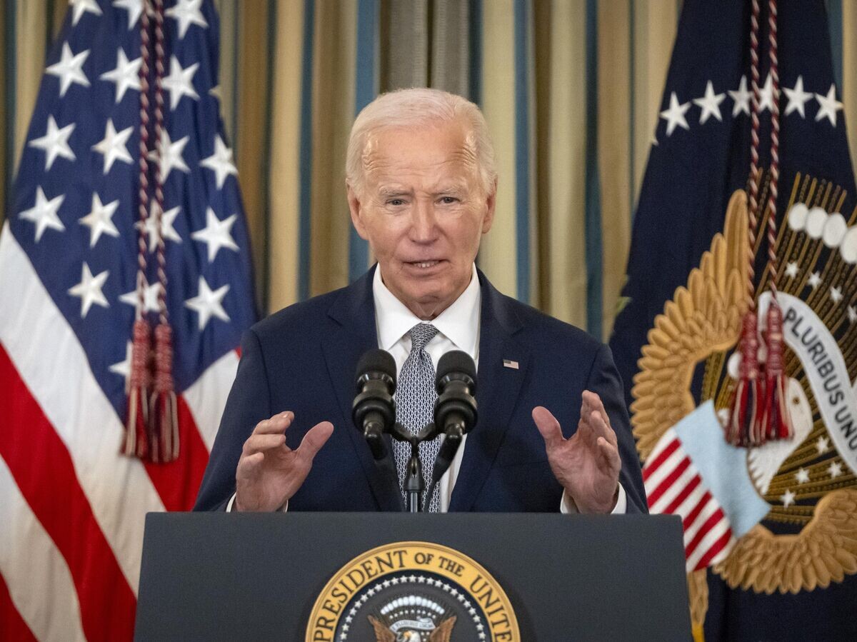    Президент США Джо Байден во время выступления на церемонии назначения судей в различные судебные инстанции | © AP Photo / Mark Schiefelbein