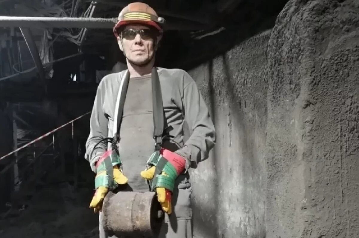    Андрей Парадиз с системой перемещения грузов