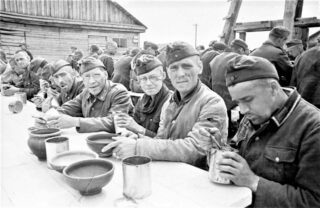 Как в Германии встречали немецких солдат, вернувшихся из советского плена после войны