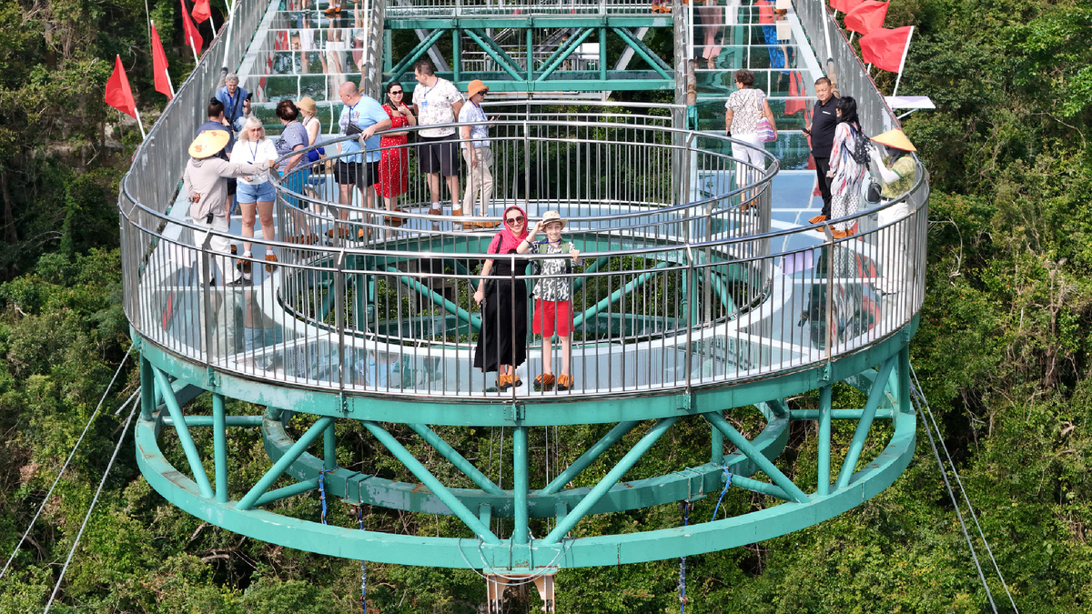 Стеклянный мост. декабрь 2025