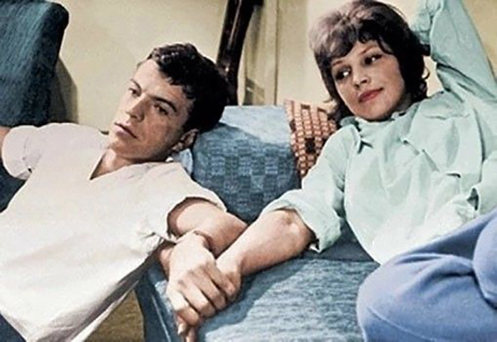 Вячеслав Шалевич и Эльза Леждей. Сцена из фильма "Хоккеисты". 1964 г