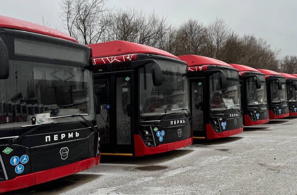 
 
 В Перми средняя скорость движения общественного транспорта составляет 25 км/ч. Быстрее двигается транспорт только в Москве (33 км/ч), Санкт-Петербург (26 км/ч) и Волгограде (26 км/ч). В Екатеринбурге средняя скорость движения общественного транспорта составляет 20 км/ч. Такие данные приводятся в исследовании 2ГИС и журнала Мобилити. 
]]>