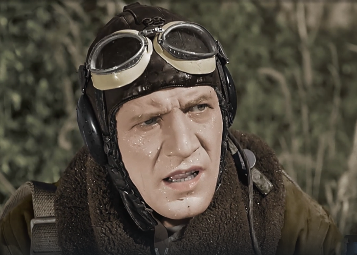 Кадр из фильма "Небесный тихоход", актер Николай Крючков