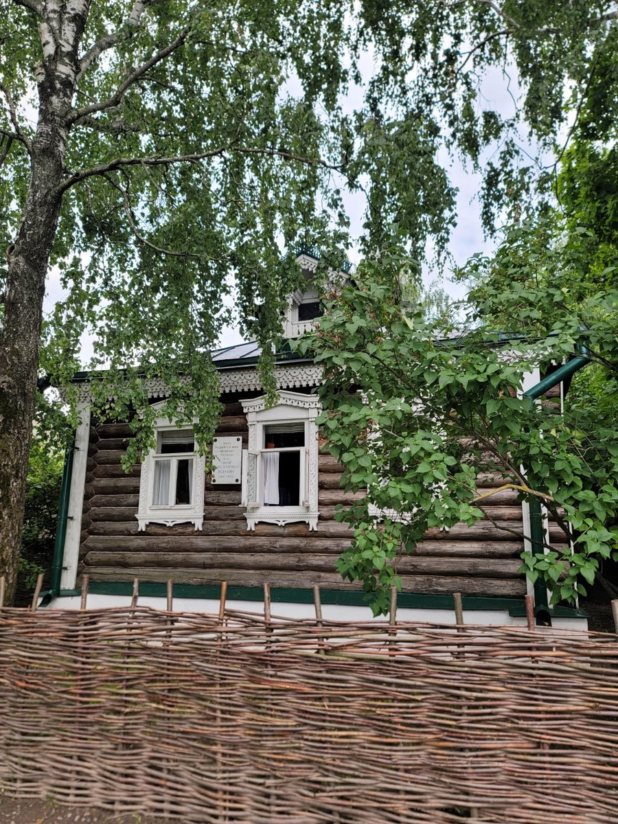 Дом, где прошло детство Сергея Есенина в селе Константиново Рязанской области