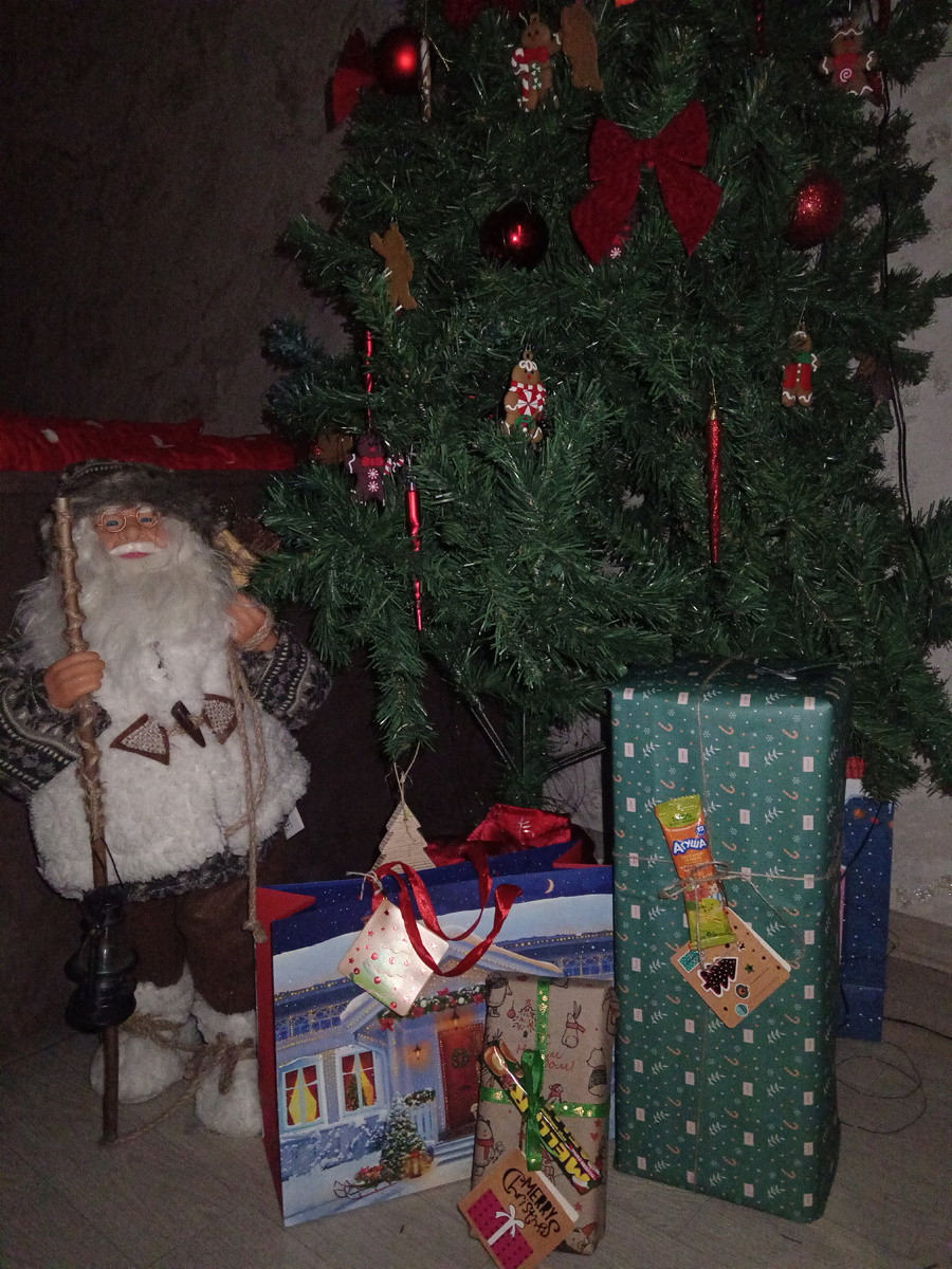 Так были упакованы подарки детям от деда Мороза 