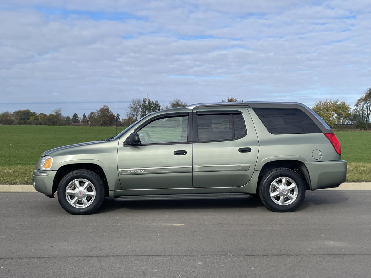 2004 GMC Envoy XUV SLE. Фото с сайта carsandbids.com