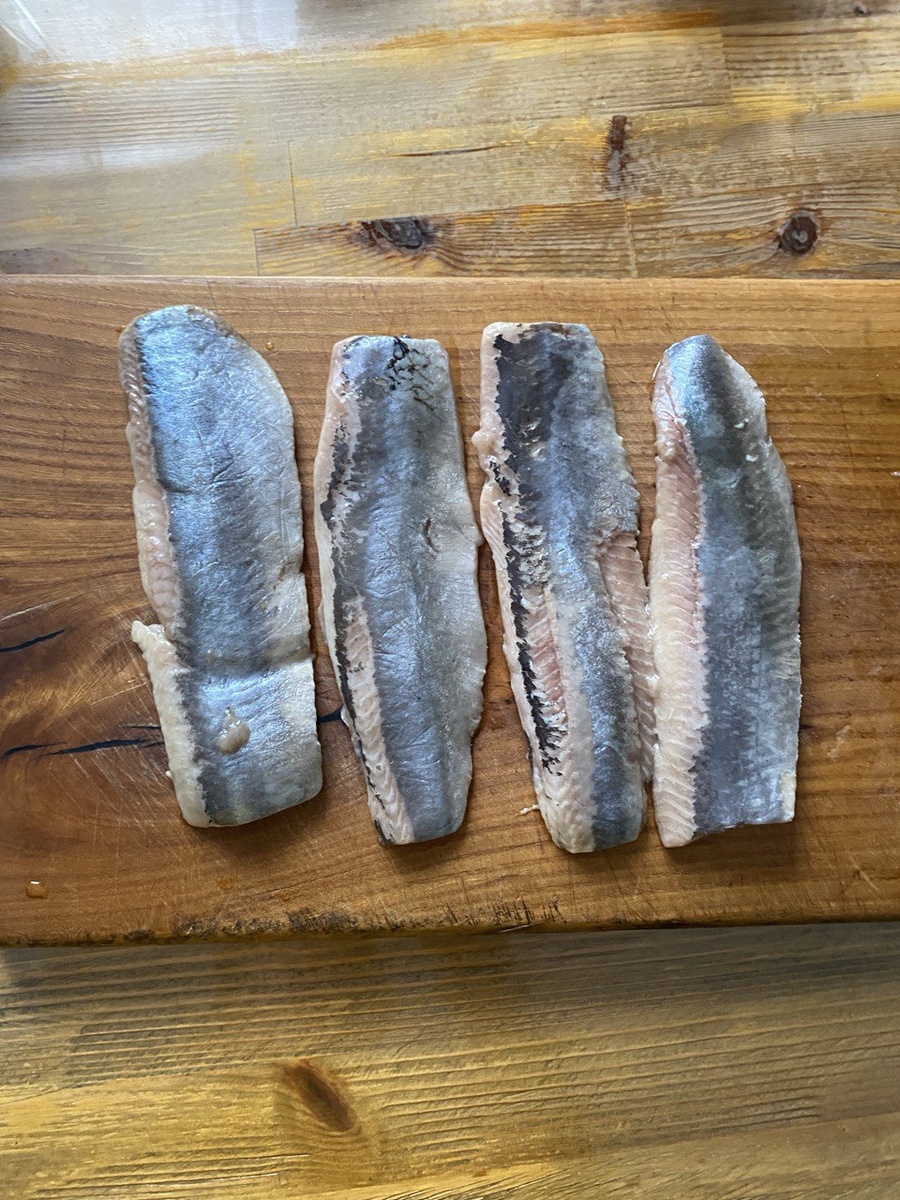 Перед праздниками решила попробовать заморозить филе сельди. Слышала о таком способе. Мне очень понравилось, она сохранила все свои качества. Всем советую очень удобно, особенно когда спешишь.