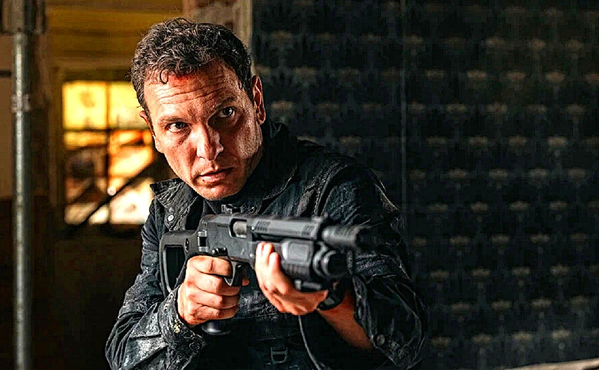 - Твой заряд бодрости!.. И это не «Lipton Ice Tea".