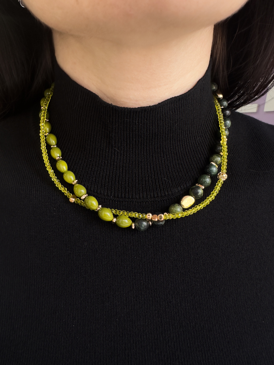 Колье с зеленым жемчугом майорка и индийским зеленым агатом