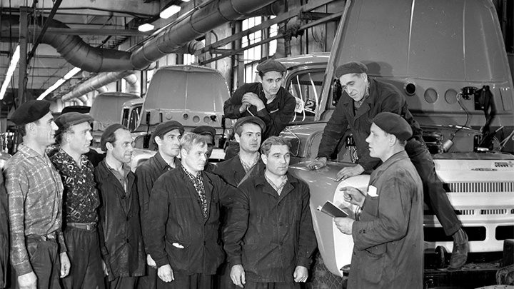    Фронтовики были тем цементом, который крепко держал прежние устои. Фото: pastvu.com