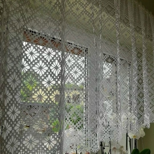 Вязание для домашнего декора: вазочки, коврики, занавески, пледы