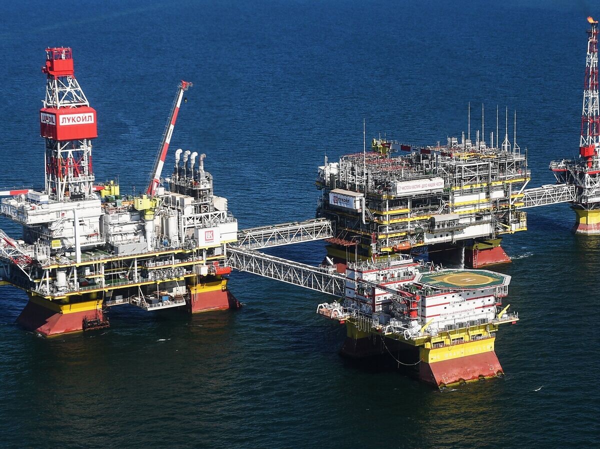    Добыча нефти.