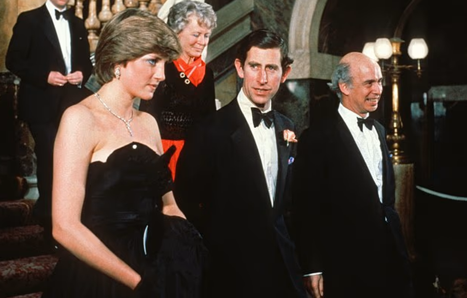 Как принцесса Монако Грейс утешала рыдающую в дамской комнате леди Диану Спенсер