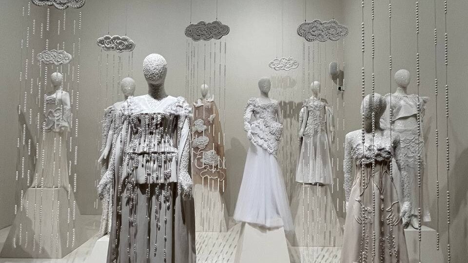 "Сны Алены" - красивейшая выставка платьев от Алены Ахмадуллиной