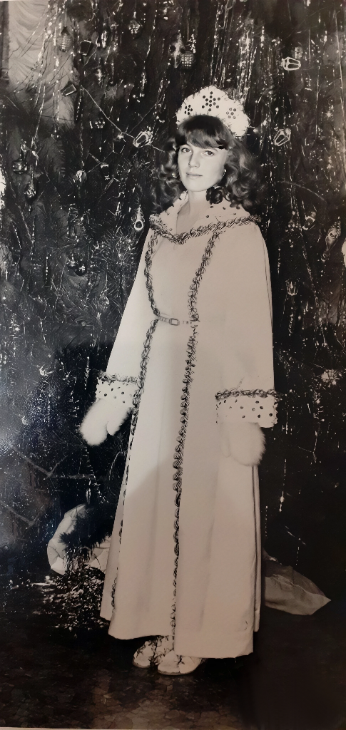 Снегурочка в юности.