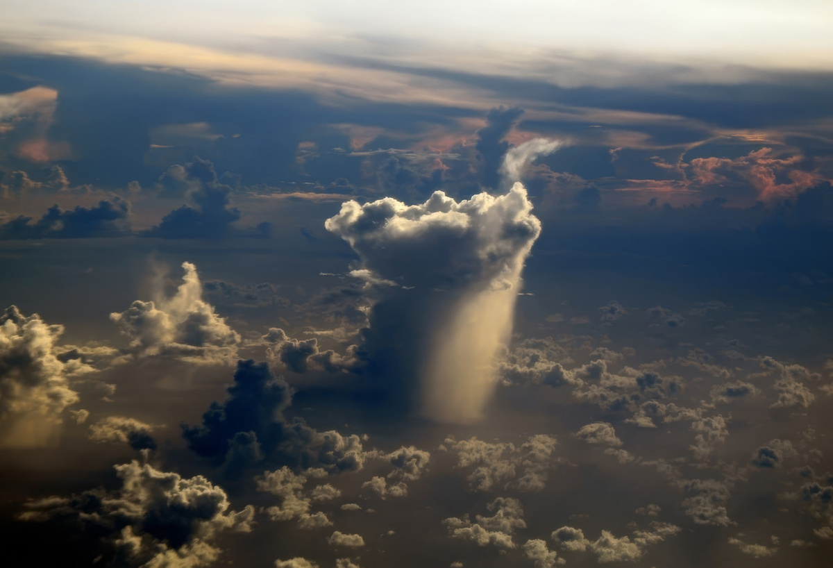 Дождевой поток над Тихим океаном 