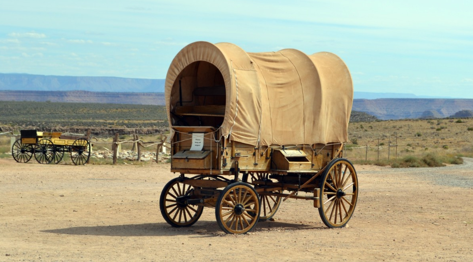 Почему передние колеса у телеги меньше задних?