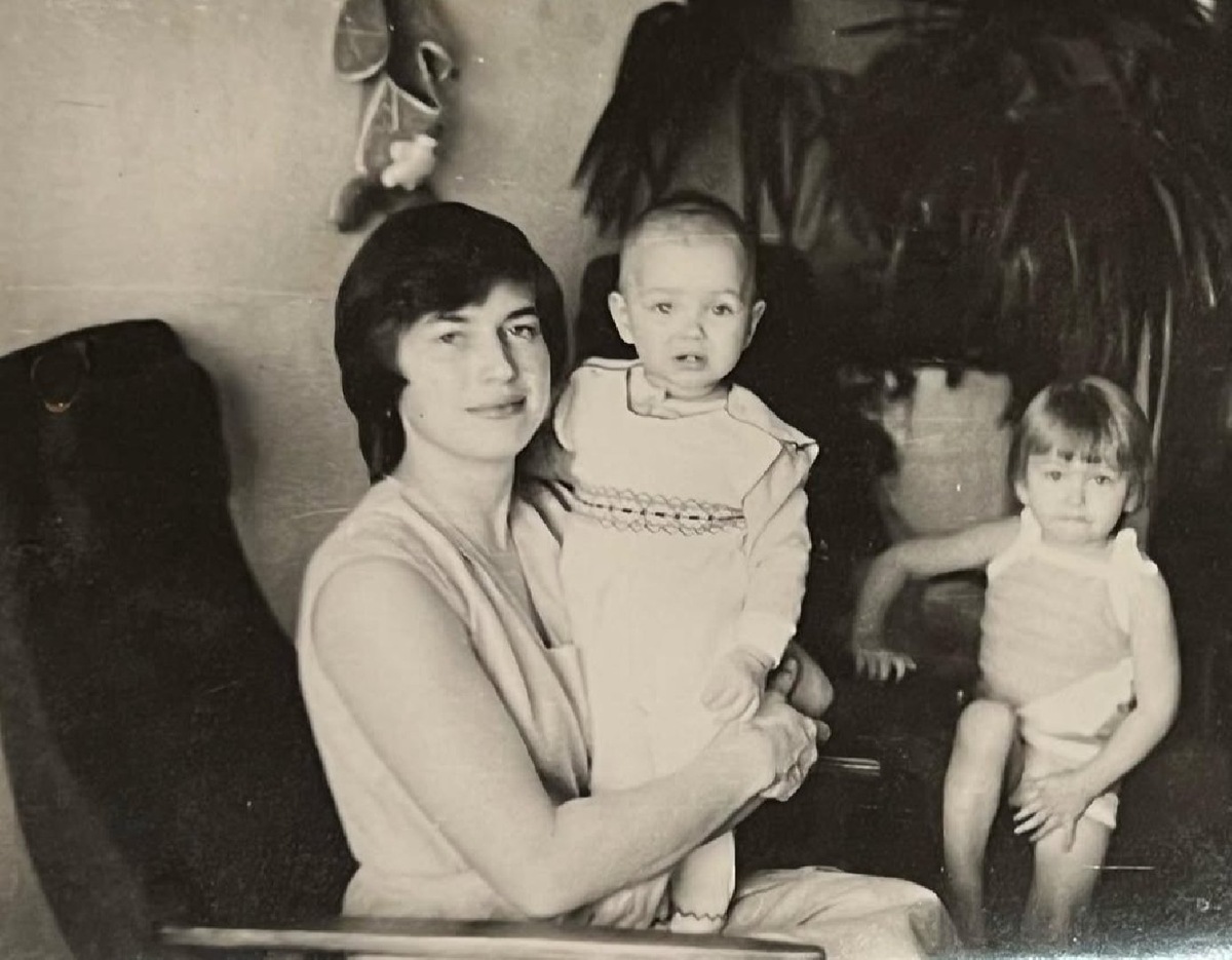    Ирина Шейк с мамой и старгей сестрой (фото: Instagram* @irinashayk)