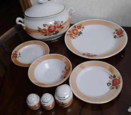 На фото Авито: пельменный набор Хайтинского фарфорового завода, 1980-е годы