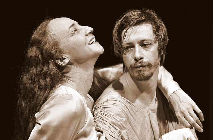 "Народная артристка с тайным браком": Как Галина Тюнина в 53 года доказывает, что актриса от Бога — это приговор