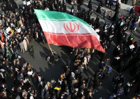    Протесты в Иране вылились в беспорядки, в руках протестующих холодное и огнестрельное оружие