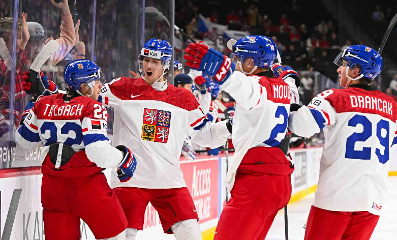Чехи не пустили канадцев в финал молодежного чемпионата мира. Фото: ИИХФ