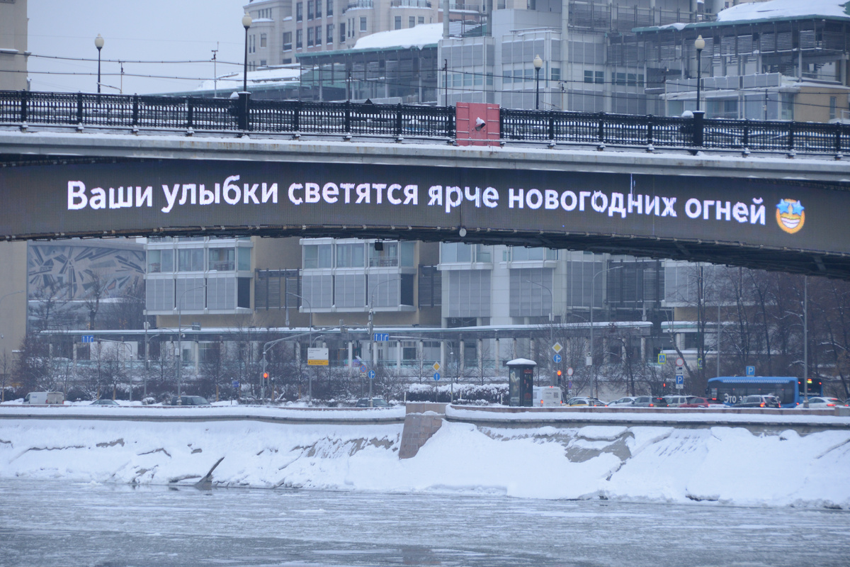 Текст: Ваши улыбки светятся ярче новогодних огней. Фото автора канала "Приключения Тома Сойера".